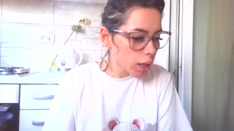 prettyjulliette online show from October 2025 01:14:01 PM