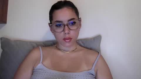 prettyjulliette online show from November 2025 01:28:01 PM