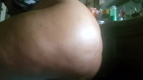 Snapshot of prettylips3 chatting on February 2025 01:54:01 PM Mona Red online show from February 2025 01:54:01 PM