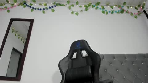 Snapshot of prettypervyx chatting on February 2026 12:20:02 PM Laura Onlyfans 40OFF online show from February 2026 12:20:02 PM