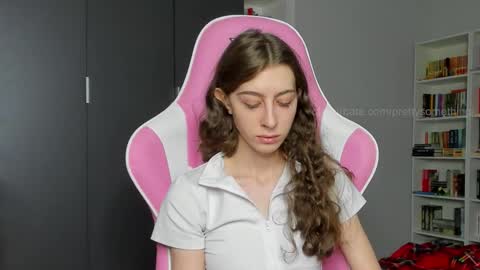 Sophie  next stream will be at Monday  i will wait you guys  online show from October 2025 07:50:01 AM