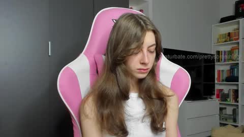 Sophie  next stream will be at Monday  i will wait you guys  online show from October 2025 06:10:01 AM