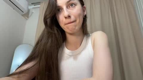 Snapshot of prettyyy_angel chatting on May 2026 07:10:02 PM prettyyy_angel online show from May 2026 07:10:02 PM