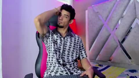 prince_arthur77 online show from November 2025 07:52:02 PM