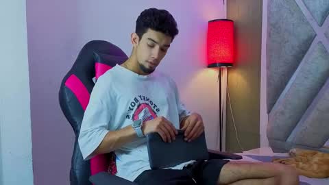 Snapshot of prince_arthur77 chatting on February 2026 01:51:02 PM prince_arthur77 online show from February 2026 01:51:02 PM