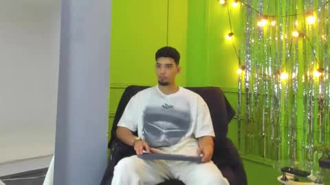 prince_arthur77 online show from March 2026 04:12:02 AM