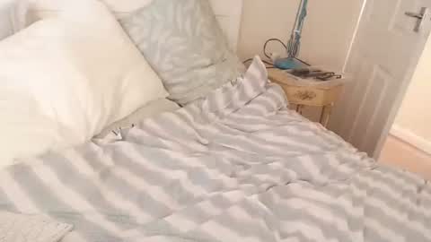 silk and satin beermonster online show from October 2025 12:25:01 PM