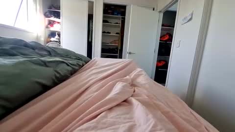 Public online show from December 2025 06:15:01 PM