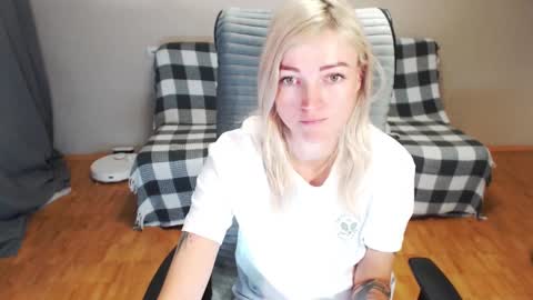 Polly online show from November 2025 03:28:01 AM