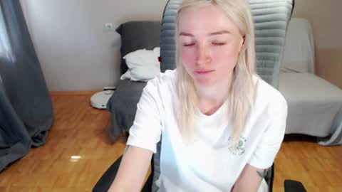 Snapshot of puma_ma chatting on May 2026 06:41:02 AM Polly online show from May 2026 06:41:02 AM