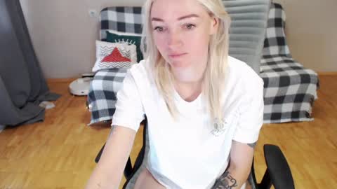 Snapshot of puma_ma chatting on May 2026 04:30:02 AM Polly online show from May 2026 04:30:02 AM