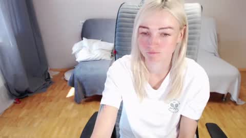 Snapshot of puma_ma chatting on July 2026 04:52:02 AM Polly online show from July 2026 04:52:02 AM