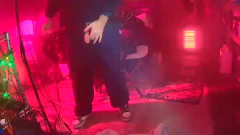 Snapshot of punkrunr083 chatting on February 2025 07:35:01 AM punkrunr083 online show from February 2025 07:35:01 AM