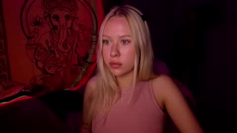 Snapshot of pureeangel chatting on February 2026 07:23:01 PM Megan online show from February 2026 07:23:01 PM