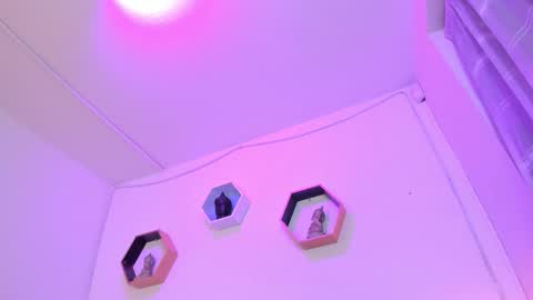 Anna  online show from November 2025 04:15:01 AM