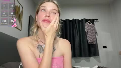 Snapshot of pussymoneywet chatting on June 2026 03:14:01 PM Lina online show from June 2026 03:14:01 PM