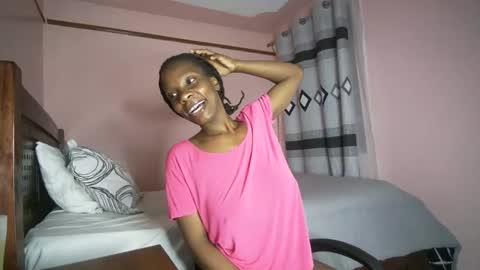 Snapshot of q_pretty chatting on September 2025 07:16:01 PM Ivy a little girl full of dreams....be my best online show from September 2025 07:16:01 PM