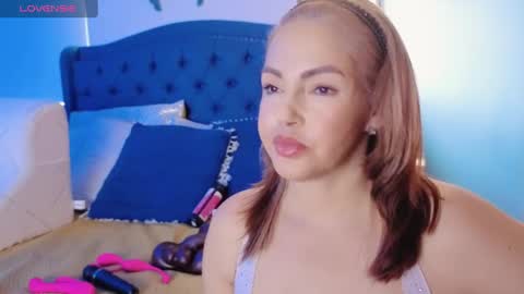 Queen And King online show from February 2025 04:02:01 PM