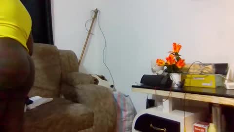 queen014 online show from November 2025 06:01:01 PM