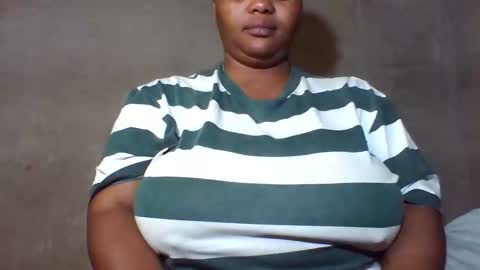 queen2302 online show from April 2026 08:03:02 PM