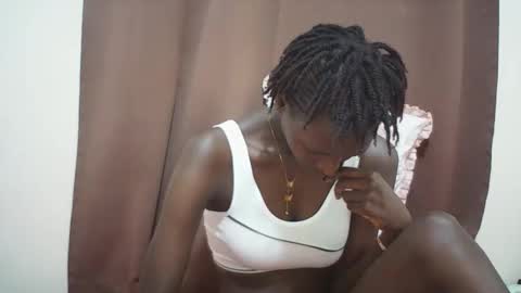 Snapshot of queen_0012 chatting on May 2026 06:31:02 AM asher online show from May 2026 06:31:02 AM