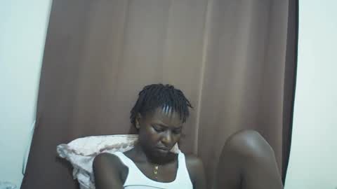 Snapshot of queen_0012 chatting on May 2026 07:04:01 AM asher online show from May 2026 07:04:01 AM