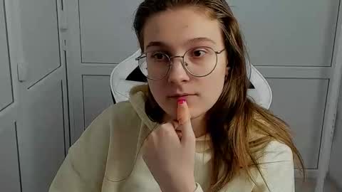 Amelie online show from April 2026 07:15:02 AM