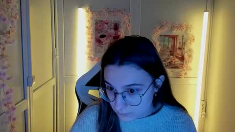Snapshot of queen_amelie chatting on April 2026 07:14:01 AM Amelie online show from April 2026 07:14:01 AM