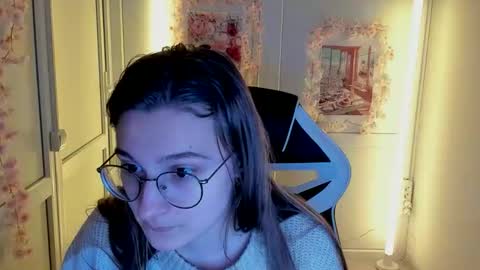 Snapshot of queen_amelie chatting on April 2026 07:22:01 AM Amelie online show from April 2026 07:22:01 AM
