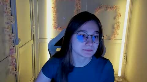 Snapshot of queen_amelie chatting on April 2026 08:46:01 AM Amelie online show from April 2026 08:46:01 AM