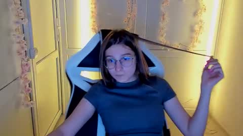 Snapshot of queen_amelie chatting on April 2026 12:29:02 PM Amelie online show from April 2026 12:29:02 PM