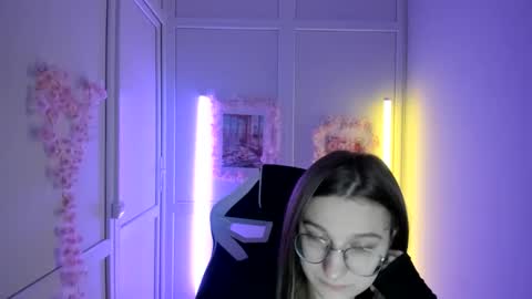 Snapshot of queen_amelie chatting on April 2026 07:39:01 AM Amelie online show from April 2026 07:39:01 AM