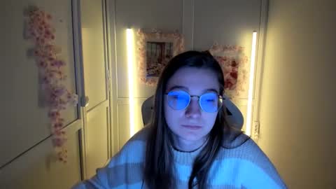 Snapshot of queen_amelie chatting on April 2026 07:25:02 AM Amelie online show from April 2026 07:25:02 AM