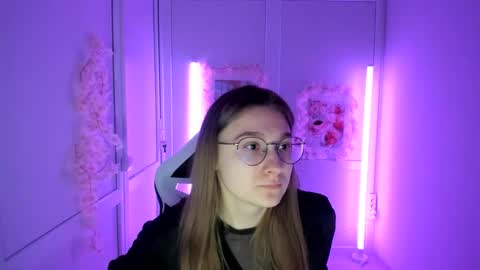 Snapshot of queen_amelie chatting on May 2026 07:15:02 AM Amelie online show from May 2026 07:15:02 AM
