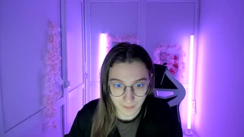 Snapshot of queen_amelie chatting on May 2026 07:35:02 AM Amelie online show from May 2026 07:35:02 AM