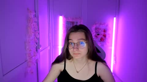 Snapshot of queen_amelie chatting on May 2026 07:14:01 AM Amelie online show from May 2026 07:14:01 AM
