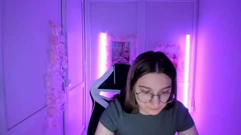 Snapshot of queen_amelie chatting on May 2026 07:24:02 AM Amelie online show from May 2026 07:24:02 AM