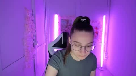 Snapshot of queen_amelie chatting on May 2026 08:19:01 AM Amelie online show from May 2026 08:19:01 AM