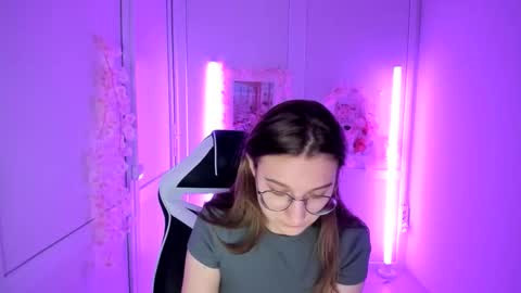 Snapshot of queen_amelie chatting on May 2026 07:58:02 AM Amelie online show from May 2026 07:58:02 AM