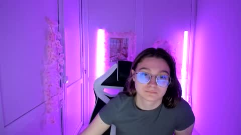 Snapshot of queen_amelie chatting on May 2026 08:12:02 AM Amelie online show from May 2026 08:12:02 AM