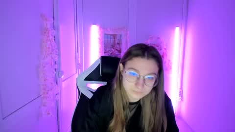 Snapshot of queen_amelie chatting on May 2026 08:09:01 AM Amelie online show from May 2026 08:09:01 AM