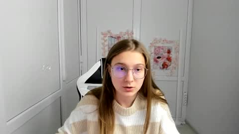 Snapshot of queen_amelie chatting on May 2026 08:22:02 AM Amelie online show from May 2026 08:22:02 AM