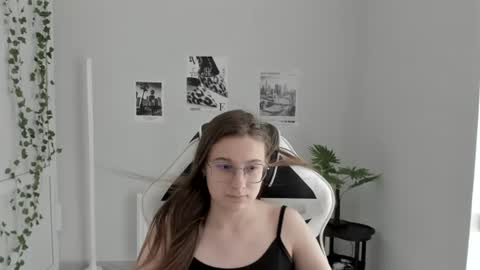 Snapshot of queen_amelie chatting on June 2026 09:07:02 AM Amelie online show from June 2026 09:07:02 AM