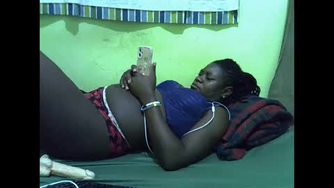 Snapshot of queen_diva01 chatting on April 2026 09:39:33 PM queen_diva01 online show from April 2026 09:39:33 PM