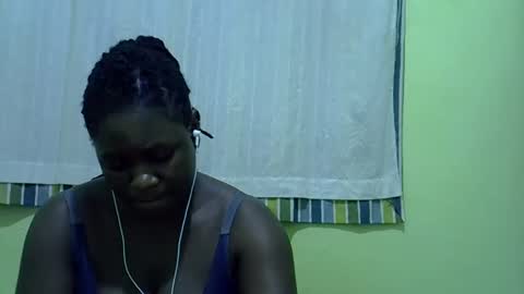 Snapshot of queen_diva01 chatting on April 2026 10:02:02 PM queen_diva01 online show from April 2026 10:02:02 PM