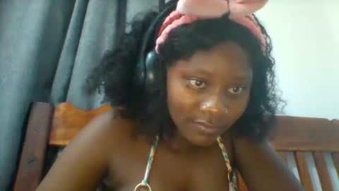 Snapshot of queen_diveer chatting on October 2025 09:21:01 PM queen_diveer online show from October 2025 09:21:01 PM