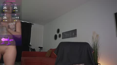 Snapshot of queen_leylla chatting on November 2025 06:33:01 AM queen_leylla online show from November 2025 06:33:01 AM