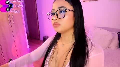 Snapshot of queen_liana chatting on December 2024 08:23:02 AM Liana online show from December 2024 08:23:02 AM