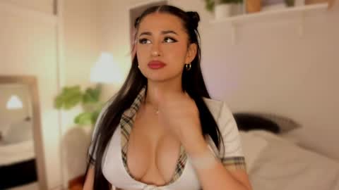 Snapshot of queen_liana chatting on May 2026 06:11:02 AM Liana online show from May 2026 06:11:02 AM