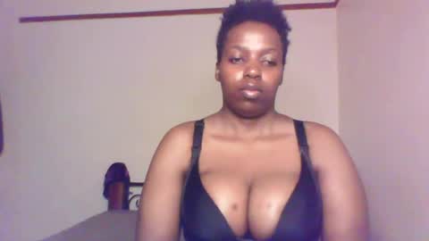 Snapshot of queen_melanine chatting on December 2024 01:37:02 AM QUEEN online show from December 2024 01:37:02 AM